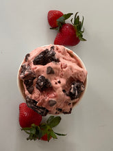 Load image into Gallery viewer, Bananarama Strawberry Chocochip